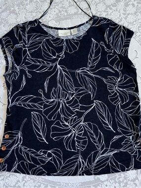 Calypso St. Barth Linen Blend Black Floral-Print Short Sleeve Top Large